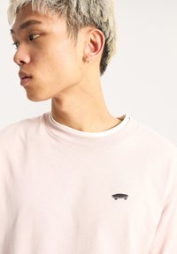 Vans SALTON LOOSE FIT  - Jednoduché tričko - light brown