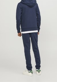 Jack & Jones Junior JJIBASIC - Teplákové kalhoty - navy blazer