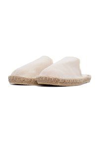 Scarpe slip-on in tessuto beige con superiore testurizzato e suola in juta intrecciata. Punta arrotondata, design minimale, senza chiusure o decorazioni visibili.