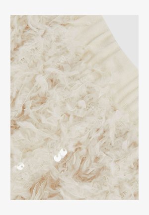 Material texturat de culoare bej deschis, cu fibre moi și destrămate, presărate cu mărgele și o bandă elastică cu nervuri. Aspect moale și stratificat.