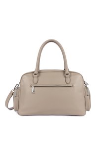 Borsa a mano in pelle beige con due manici superiori e tracolla regolabile. Presenta una tasca anteriore con zip e hardware in tonalità argento. Texture liscia.