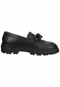 Mocassin en cuir noir avec semelle épaisse à crampons et boucle décorative noire sur le dessus, petit talon, finition texturée.