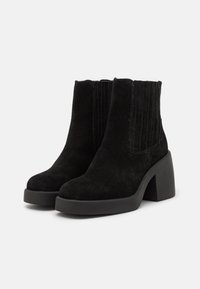 Zign Korolliset nilkkurit - black