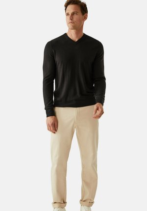 Marks & Spencer CASHMILON V-NECK - Stickad tröja - black