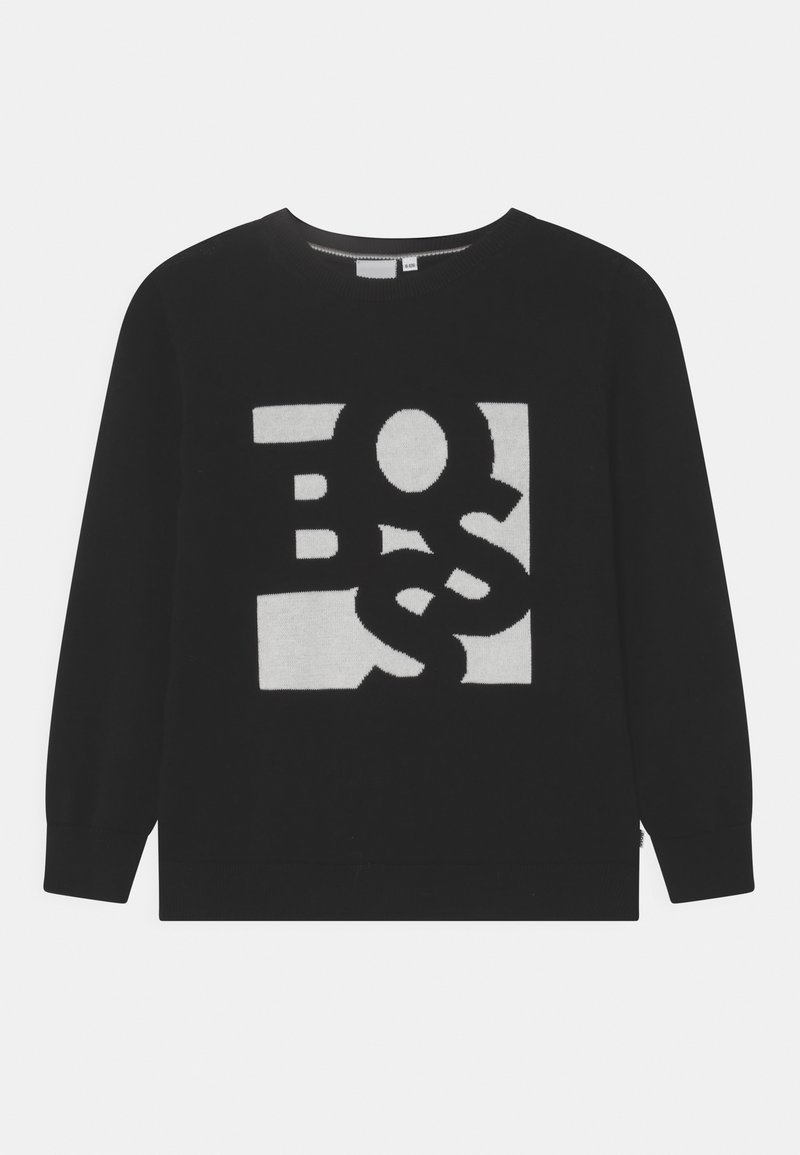 Sudadera negra con cuello redondo, que presenta un gran diseño gráfico en blanco de la palabra "BOSS" y letras entrelazadas en colores contrastantes.