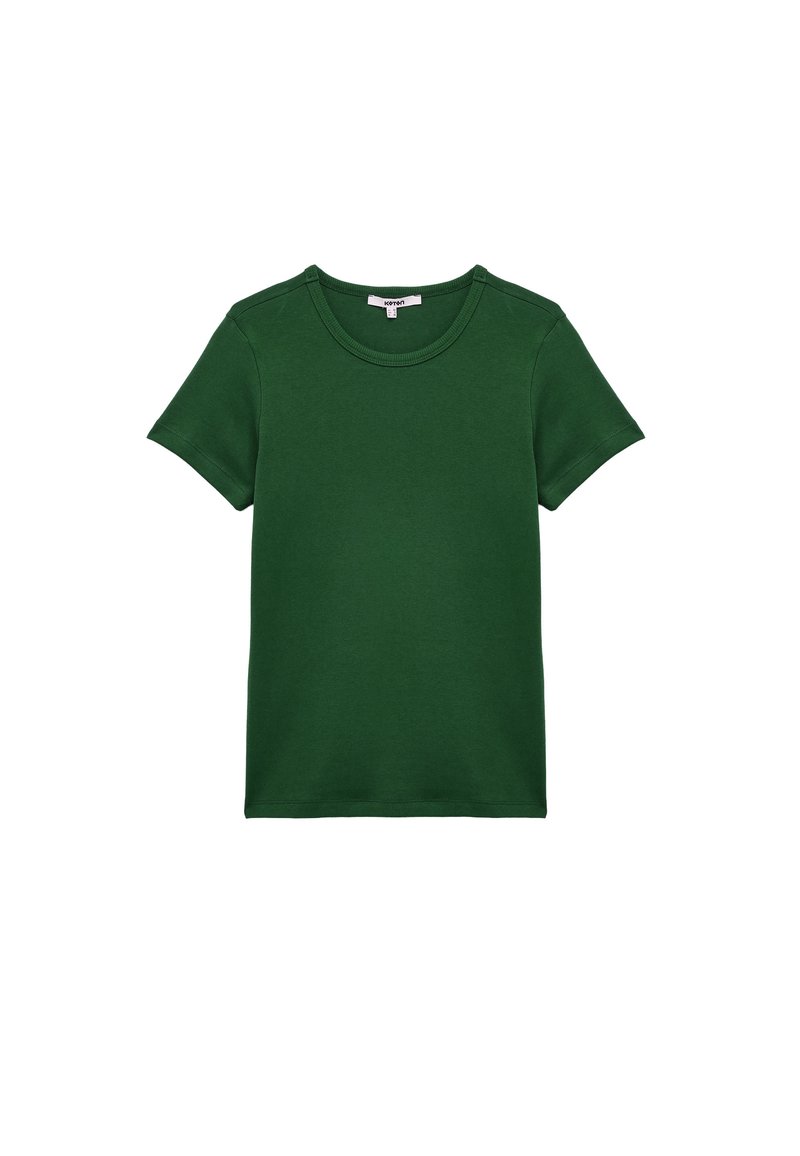 Camiseta verde de manga corta hecha de algodón. Presenta un cuello redondo y una textura suave. Diseño simple sin patrones ni acentos visibles.
