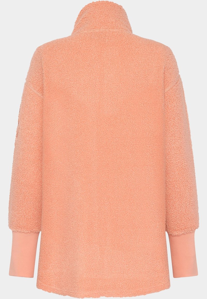 Pfirsichfarbene Fleecejacke mit hohem Kragen, langen Ärmeln und strukturiertem Stoff. Nahtloses Design mit gerippten Bündchen und lockerer Passform.