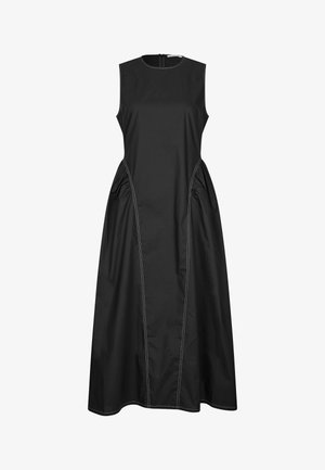 Robe midi noire sans manches avec encolure ronde, corsage ajusté, fronces latérales et détails de surpiqûres blanches visibles sur toute la surface.