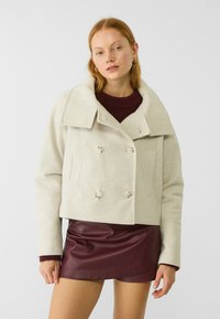 Stradivarius WITH A HIGH COLLAR AND LONG SLEEVES  - Giacca leggera - white