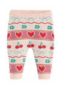 Gestrickte Kinderhose in einem hellrosa Farbton mit einem sich wiederholenden Muster aus roten Herzen, Kirschen und türkisfarbenen Blumen, mit gerippten Bündchen.