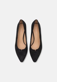 Black suede pointed-toe flats with a cutout detail at the front. Smooth inner lining and minimalistic design. Flat sole for comfort.
