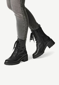 Marco Tozzi Stivaletti con plateau - black