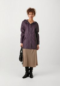 Vero Moda Tall VMMALOU COATED JACKET  - Vodotěsná bunda - plum perfect
