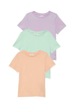 Zestaw trzech bawełnianych koszulek z krótkim rękawem w pastelowym fioletowym, miętowym zielonym i brzoskwiniowym kolorze, ułożonych na sobie w ekspozycji.