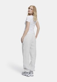 Caspara JOGGERS - Joggebukse - grey melange