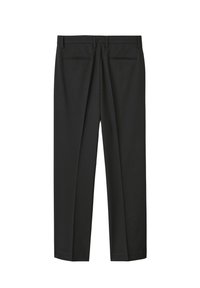 Pantalon noir en tissu lisse, avec une coupe droite, deux poches au dos et des détails de surpiqûres soignés.