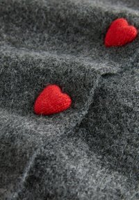 REGULAR FIT - CREW NECK  - Neuletakki - grey/red heart buttons