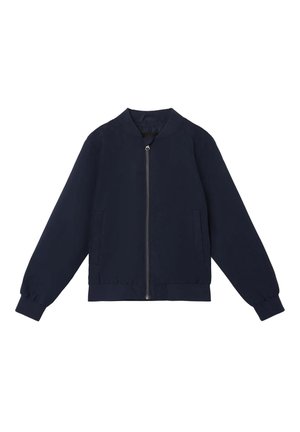Chaqueta bomber navy con cremallera frontal, puños y dobladillo acanalados, y bolsillos laterales. Fabricada en material ligero con una textura suave.