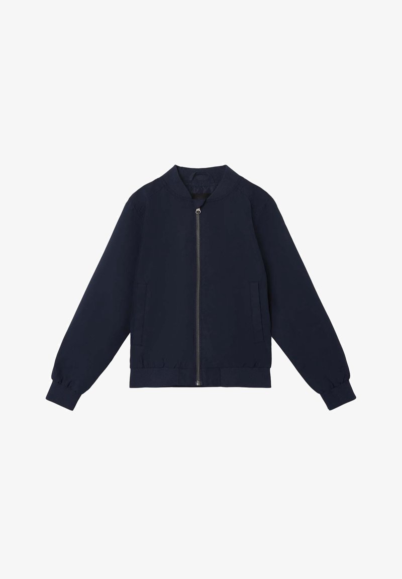 Veste bomber navy avec une fermeture éclair à l'avant, des poignets et un ourlet côtelés, et des poches latérales. Fabriquée en matériau léger avec une texture lisse.