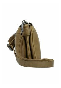 Borsa a tracolla in pelle marrone chiaro con una forma elegante e stretta, dotata di una chiusura con clip argentata e una tracolla regolabile. I dettagli cuciti aggiungono un tocco di stile.