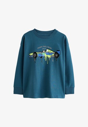 T-shirt à manches longues teal avec un graphique de voiture de course coloré fondant et le texte "Poussez les limites 24/7" au centre sur le devant.