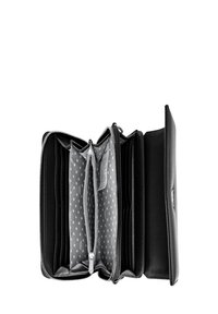 Schwarze Lederbörse mit Reißverschluss, ausgestattet mit mehreren Fächern und einem grauen gepunkteten Innenfutter. Schlichtes rechteckiges Design.