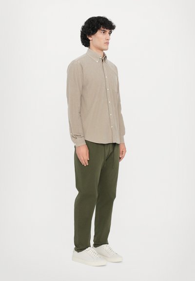 CLOSED BUTTON DOWN SHIRT - Shirt - silt grey