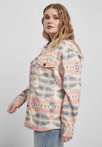 Urban Classics LADIES INKA OVERSIZED SHIRT JACKET - Lichte jas - summerinka