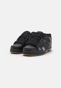 Globe SABRE - Sneakers basse - phantom/black/steel