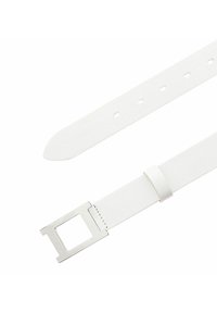 Weißes Lederarmband für Uhren mit einer rechteckigen silbernen Schnalle, glatter Textur und mehreren Anpassungslöchern zur Größenanpassung.