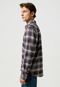 Wrangler LONG SLEEVE BRUSHED - REGULAR FIT - Skjorta - navy birch