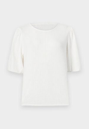 Biela textúrovaná blúzka s krátkym rukávom, okrúhlym výstrihom a mierne nadýchanými rukávmi, zobrazená na svetlosivom pozadí.