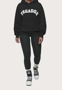 Pegador Jersey con capucha - black