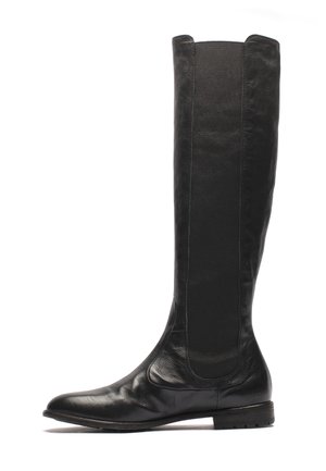Schwarze Lederstiefel bis zum Knie mit glatter Textur, abgerundeter Zehenpartie, elastischen Seitenpaneelen und einem niedrigen, gestapelten Absatz.