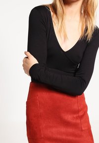 Even&Odd Body - black