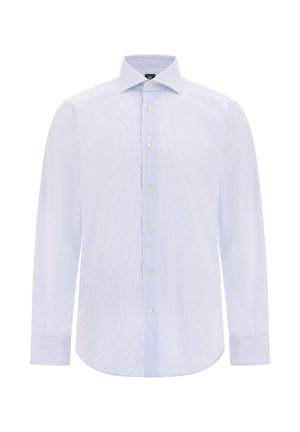 Světle modrá košile s tenkými vertikálními bílými pruhy, klasickým límcem, dlouhými rukávy a zapínáním na knoflíky s bledě  žlutými knoflíky.