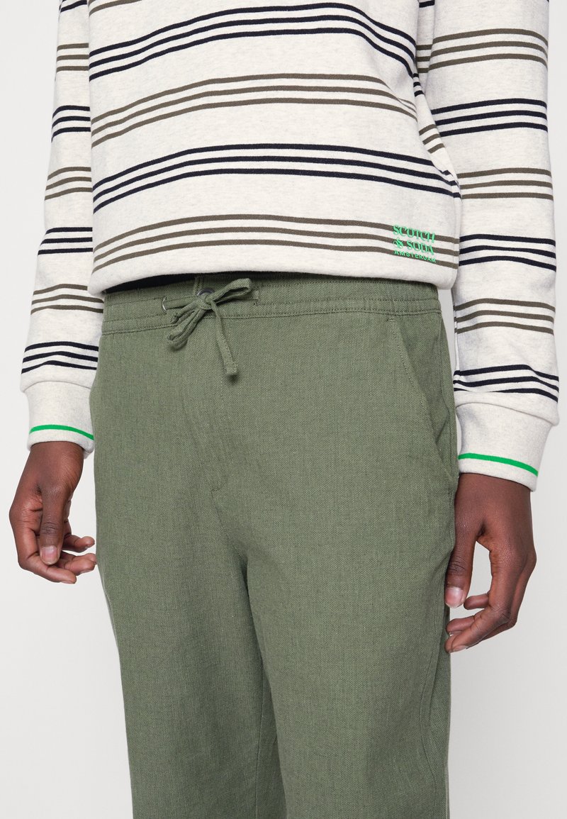 Herren Chinos | Selected Homme SLIMTAPERED NEWTON Stoffhose olivine/oliv - DW54071 Herren Chinos | Selected Homme SLIMTAPERED NEWTON Stoffhose olivine/oliv - DW54071