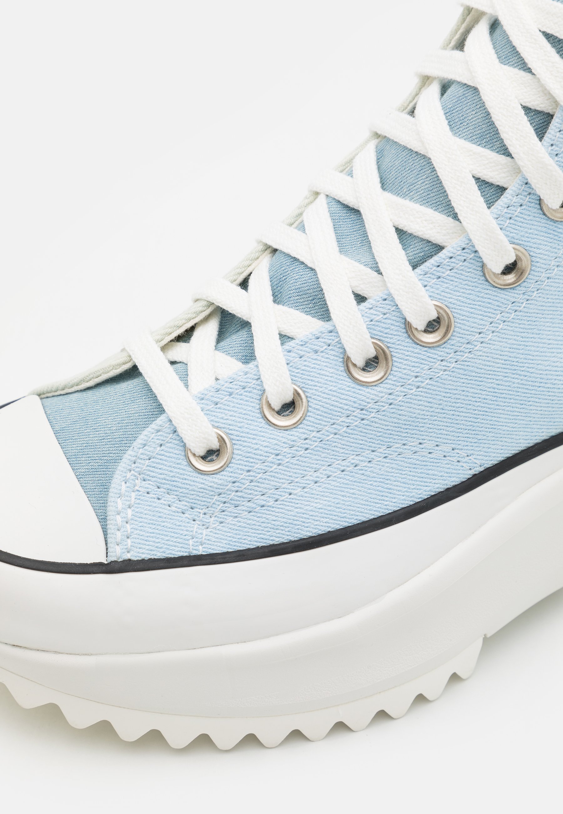 converse run star hike blue