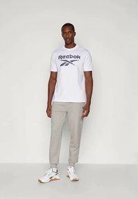 Reebok SMALL LOGO JOGGER PANTS - Παντελόνι φόρμας - medium grey marl