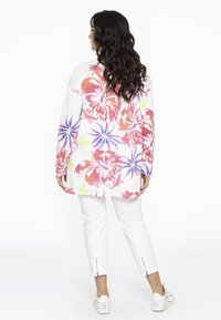 YOEK 08-Jul - Broek - white