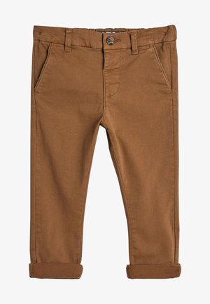 Pantalon en coton brun avec une texture lisse, cinq poches, un fermeture à bouton et des poignets retroussés. Présente des détails de couture classiques.