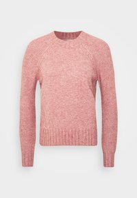 Pull en tricot rose clair avec un col rond, des poignets et un ourlet côtelés. Présente un mélange de textures avec une finition douce chinée.