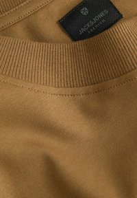 Jack & Jones PREMIUM JPRBLACHAD BRANDING CREW NECK TEE - Apdrukāts T-krekls - ermine