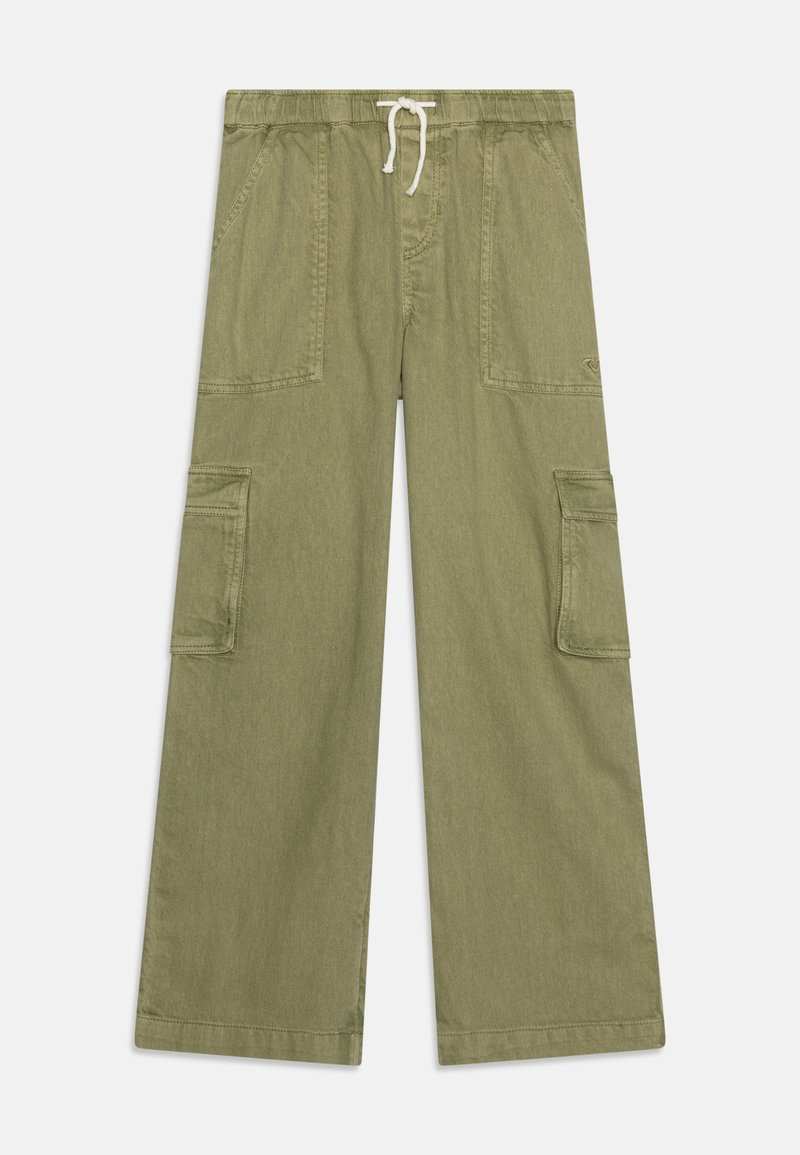 Kargo hlače v olivno zeleni kravlji, z elastičnim pasom in vrvico, dvema stranskima žepoma in dvema kargo žepoma na vsaki nogi.