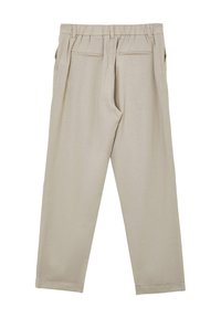 Pantaloni beige con vita elasticizzata, fit affusolato, due tasche posteriori e una texture liscia, caratterizzati da un design pulito e minimale.