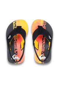 Sorte flip-flops med strukturerede såler, prydet med en gradient fra orange til gul, accentueret med et logo og sorte stropper.