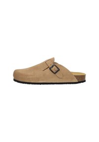 Beige Wildleder-Clogs mit einem breiten Riemen und einer schwarzen Metall-Schnalle. Konturierte Korksohle und strukturierte schwarze Gummisohle.