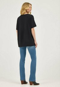 Wrangler WRANGLER X LAINEY WILSON OVERSIZED TEE - Printtipaita - black