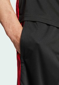 adidas Performance TIRO25 ESSENTIALS SHORTS - Sportovní kraťasy - black   lucid red