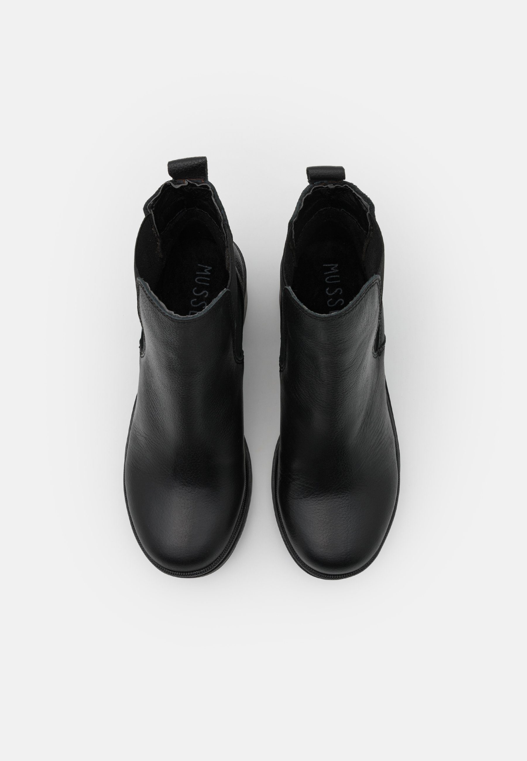 musse and cloud boots